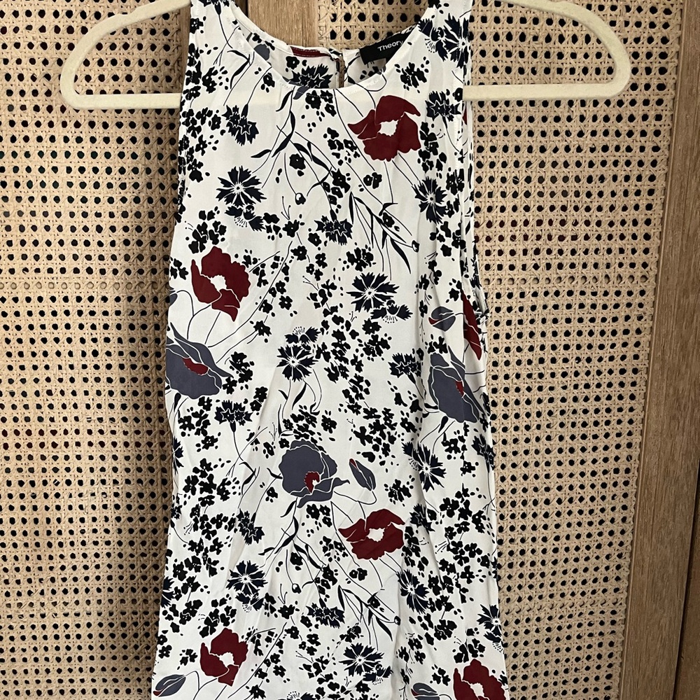 Theory silk blouse NWOT size small